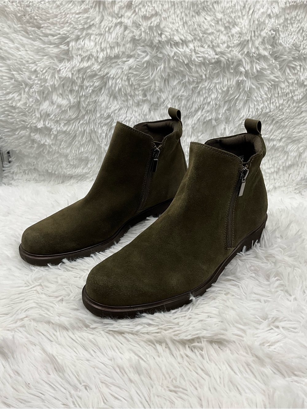 Munro American Booties Size 11.5 M Olive Green Suede Side-Zip Ankle Booties